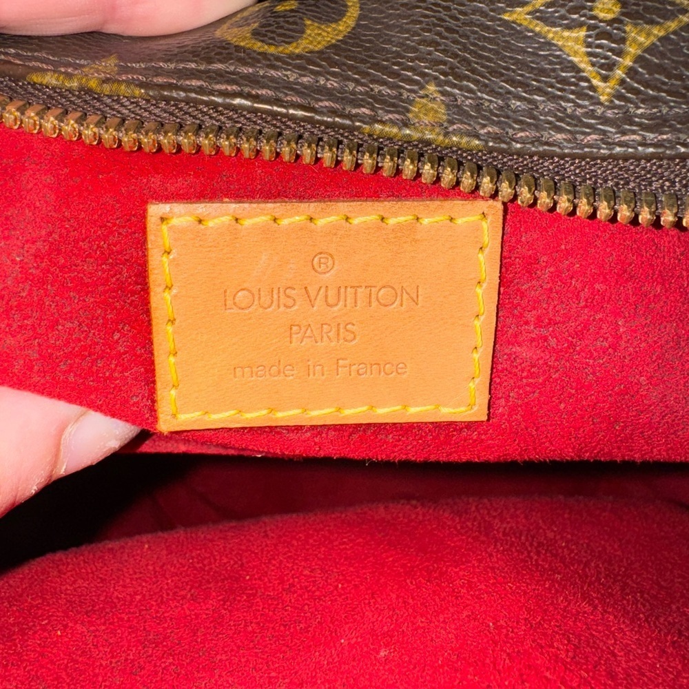 Louis Vuitton Eccentricité Handbag – Rare & Statement-Worthy - Picture 13 of 13